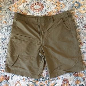 Men’s Under Armour Golf Shorts size 40